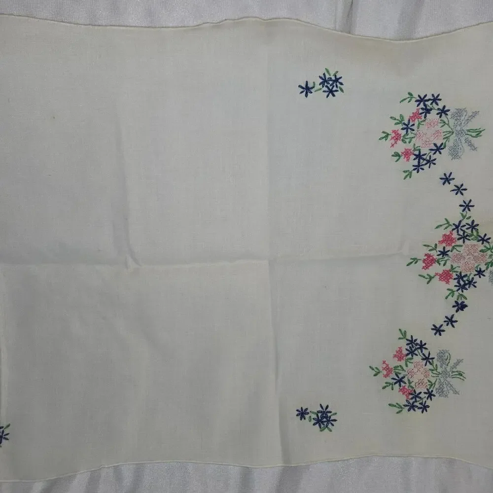Vintage Embroidered Floral Design Table Runner 40
